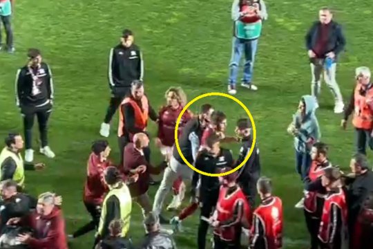 Scene șocante în Giulești! Un jucător al Rapidului a sărit la bătaie cu un suporter din tribune! Imagini exclusive
