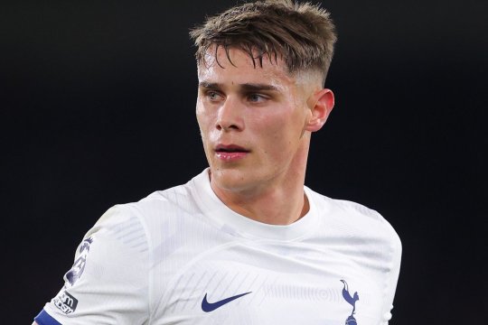 Șansă pentru Radu Drăgușin? Înlocuitorul lui a fost cel mai slab de la Tottenham