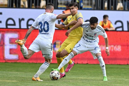Suporterii Petrolului s-au răfuit cu jucătorii proprii după eșecul cu Botoșani: ”Dacă ne băgați în 'B', vă rupem picioarele”
