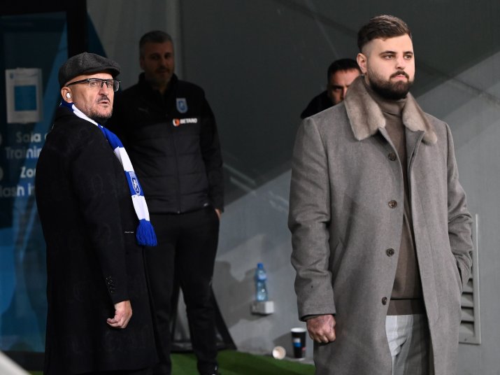 Adrian Mititelu și Adrian Mititelu Junior pe vremea când nu erau certați, la meciul de fotbal dintre Universitatea Craiova și FC U Craiova, contând pentru Superliga Superbet, desfășurat pe Stadionul ”Ion Oblemenco” din Craiova, 4 noiembrie 2023