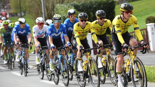 Ciclismul, aproape de tragedie. Câștigătorul Turului Franței a fost implicat într-un accident grav. Imagini terifiante