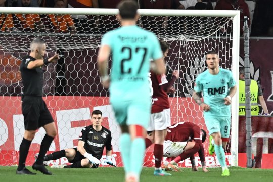 Cum a fost caracterizat jocul Rapidului după umilința cu CFR Cluj 1-4: ”Parizer mănânci, parizer joci!”