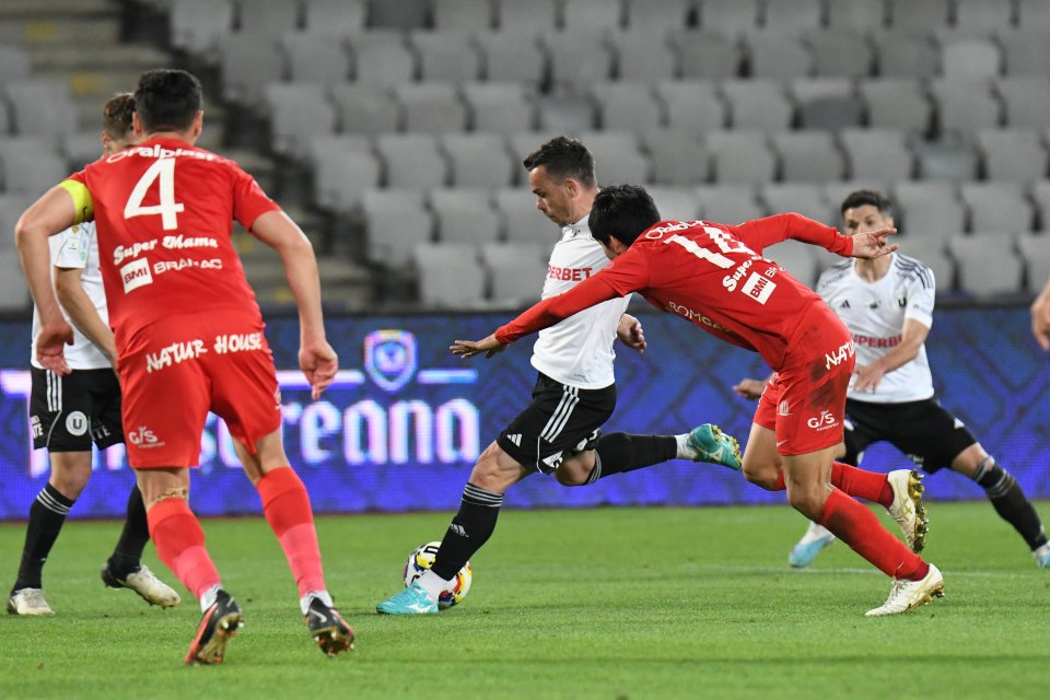 Fază din meciul de fotbal dintre Universitatea Cluj și FC Hermannstadt, contând pentru Cupa României Betano - Sferturi de Finală, desfășurat pe Stadionul CLUJ ARENA din Cluj-Napoca, 3 aprilie 2024