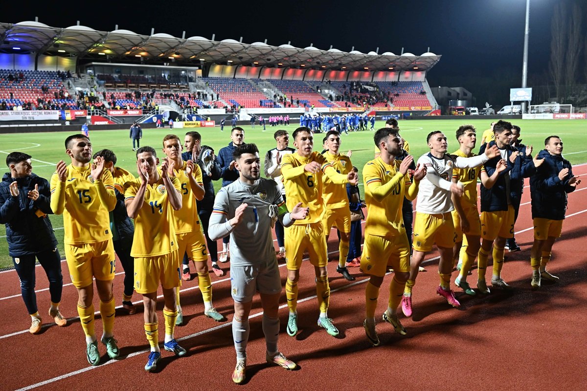 3 apariții a strâns Sergiu Rimovecz (stânga, numărul 15) pentru România U20