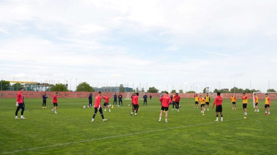 Așa se pregătesc campionii de la FCSB: fotbal cu minge de tenis sau rugby și voie bună la baza din Berceni! Târnovanu și Vlad, atacanții de ocazie + Principalii absenți