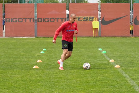 Vlad Chiricheș trage tare pentru a reveni pe gazon. Campionul de la FCSB, o soluție pentru Edi Iordănescu în contextul accidentării lui Andrei Burcă?