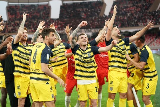 Parma a promovat în Serie A! Man și Mihăilă, remiză pe terenul echipei lui Pușcaș