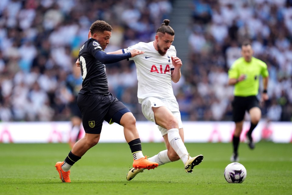 Radu Drăgușin este jucătorul lui Tottenham