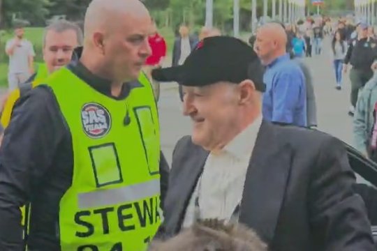 Gigi Becali a venit la FCSB - CFR Cluj! Însoțitori "surpriză" pentru omul de afaceri la sărbătorirea titlului în Liga 1