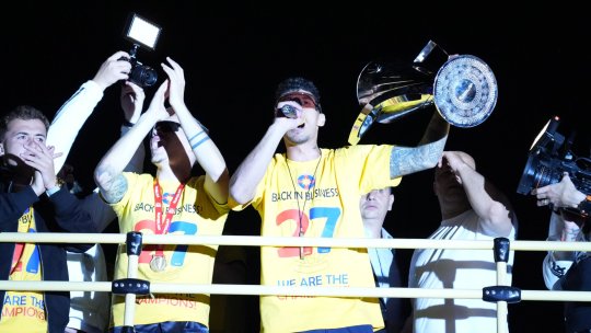 "Dedicațiile" pentru rivali, nelipsite de la petrecerea campionilor. Rapidiștii, ironizați din nou: "„Căpriorilor, haideți la Ateneu!"
