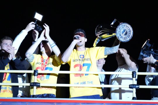 "Dedicațiile" pentru rivali, nelipsite de la petrecerea campionilor. Rapidiștii, ironizați din nou: "„Căpriorilor, haideți la Ateneu!"