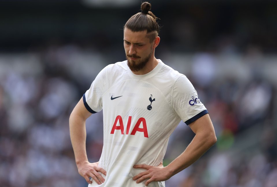 Radu Drăgușin, a jucat doar în ultimele15 minute în meciul Tottenham - Burnley 2-1
