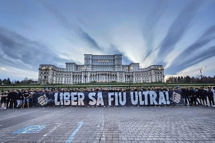 Peluza Sud Dinamo și Peluza Sud Steaua, front comun în fața Palatului Parlamentului