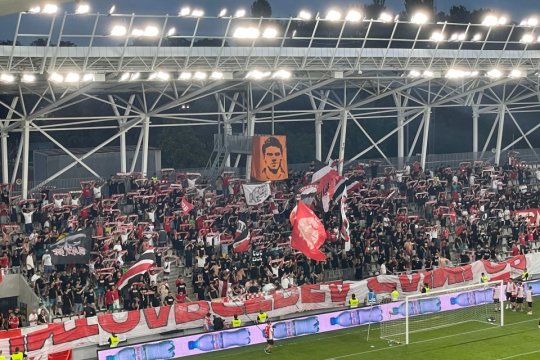 Mesaj special al galeriei lui Dinamo pentru Mircea Lucescu! Ce banner au afișat ultrașii + Îndemnul emoționant pentru jucători