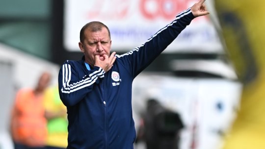 Fanii lui Dinamo au scandat numele a doi antrenori adverși după victoria cu UTA! Cui au mulțumit suporterii pentru salvare