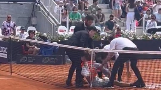 Momente de panică la meciul Soranei Cîrstea de la Roma. Doi oameni au intrat pe teren și meciul s-a întrerupt