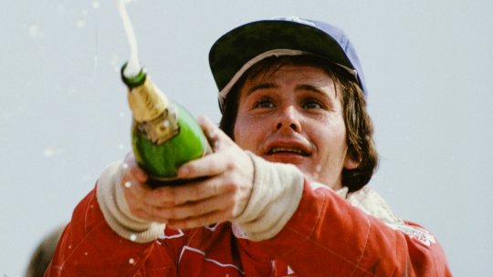 Enzo Ferrari: “Un minuscul pachet de neastâmpăr”. Povestea tragică a lui Gilles Villeneuve spusă de Cristian Munteanu