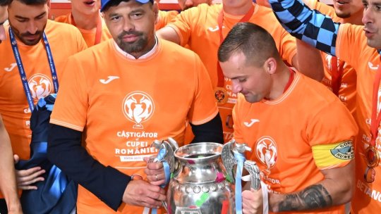 “Cum i-a făcut Maxim pe jucătorii Corvinului să renunțe la băutură și să câștige Cupa”. Ștucan scrie despre antrenorul-minune care a depășit deja performanțele lui Lucescu la Hunedoara