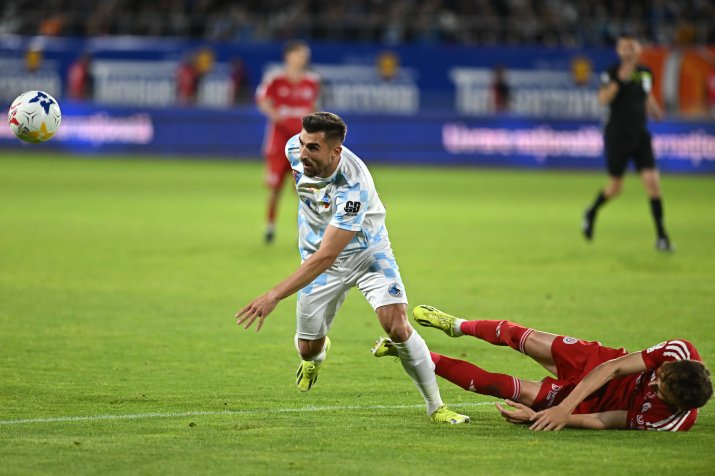 Marius Coman (28 de ani în iulie) trăiește la Hunedoara a doua tinerețe fotbalistică, după ce n-a impresionat la CFR Cluj, U Cluj sau Petrolul, formații de primă divizie la care a fost legitimat anterior