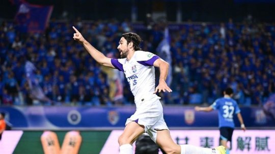 În timp ce Gigi Becali caută un atacant pentru FCSB, cel pe care l-a dat afară surprinde în China. Andrea Compagno, hat-trick de senzație