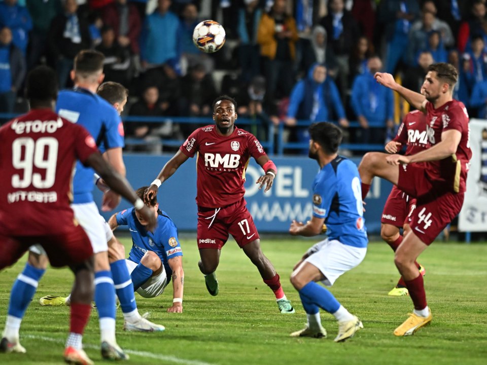 Fază din meciul de fotbal dintre Farul Constanța și CFR Cluj, contând pentru Play off-ul Superligii Superbet, desfășurat pe Stadionul central al Academiei Gheorghe Hagi din Ovidiu, 19 aprilie 2024