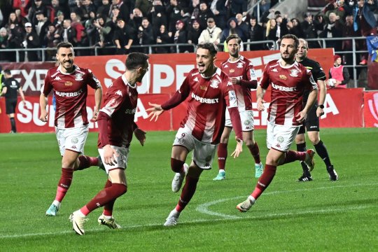 Un jucător de la Rapid, pe lista de achiziții a celui mai titrat club din Europa! Giuleștenii vor în schimb vedeta lui FCU Craiova