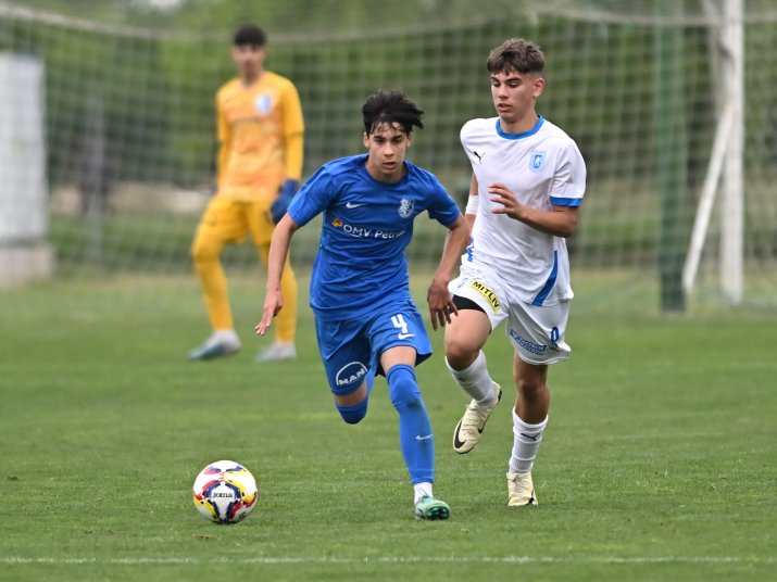 Fază din meciul de fotbal dintre Farul Constanța U15 și Universitatea Craiova U15, finala mică a Ligii Elitelor U15, desfășurat pe Terenul central de iarbă din cadrul Centrului Național de Fotbal din Buftea, 19 mai 2024