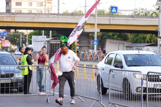 Neil Lennon a câștigat deja primul fan din Giulești! Mesaj amuzant trimis de susținătorul cu o ținută ieșită din comun