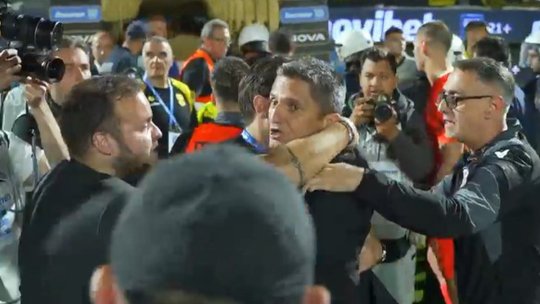 Răzvan Lucescu, campion în Grecia! PAOK a încheiat în 10 un meci dramatic. Antrenorul român, în culmea extazului: ”E ceva magic”