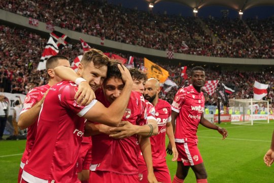 ”Erupție” de bucurie pe Arena Națională! Cum au reacționat tribunele după ce Dinamo a deschis scorul cu Csikszereda