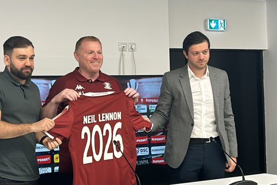 Neil Lennon, prezentat oficial la Rapid: ”Trebuie să aducem o mentalitate diferită. Vreau profesionalism 24 de ore din 24”. Ce spune nord-irlandezul despre posibila plecare a lui Rrahmani