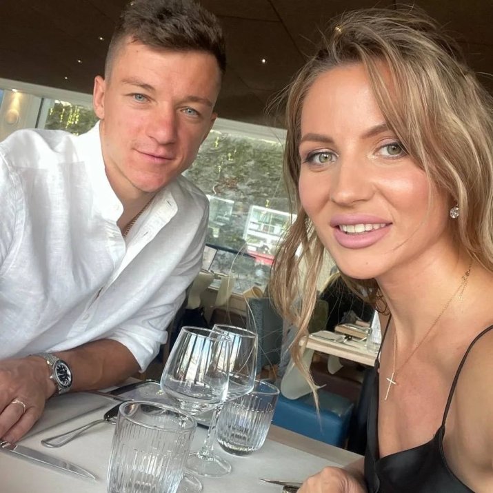 Vadim Rață și soția lui, Oxana, sunt stabiliți din februarie 2019 în Români, când mijlocașul a semnat cu Chindia