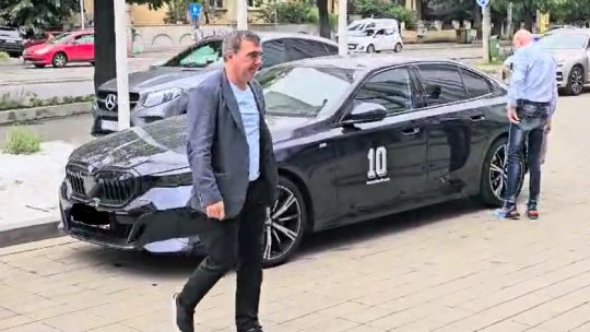 Cum au reacționat câțiva copii când l-au văzut pe Gică Hagi coborând din mașină