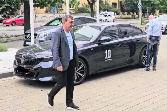 Cum au reacționat câțiva copii când l-au văzut pe Gică Hagi coborând din mașină