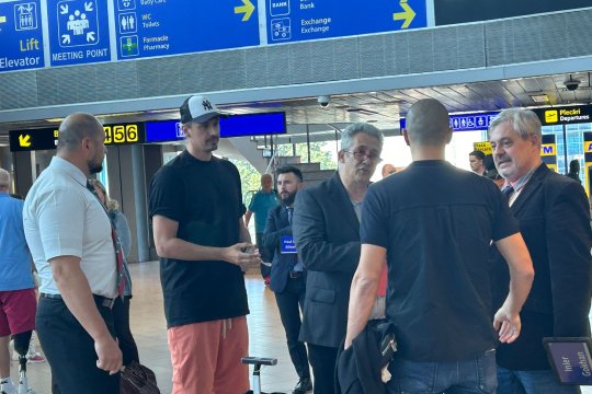 Avalanșă de VIP-uri pe aeroportul din Otopeni! Fotbaliști legendari, prezenți în România pentru meciul contra Generației de Aur