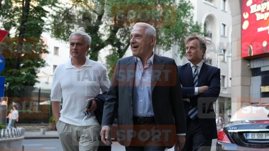 Jose Mourinho a sosit în România pentru meciul de retragere al Generației de Aur! "The Special One", flancat de Giovanni Becali