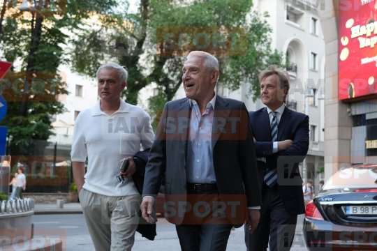 Jose Mourinho a sosit în România pentru meciul de retragere al Generației de Aur! "The Special One", flancat de Giovanni Becali