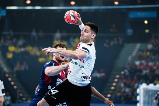 Dinamo - Flensburg 32-38. "Buldogii", copleșiți de valoarea adversarului