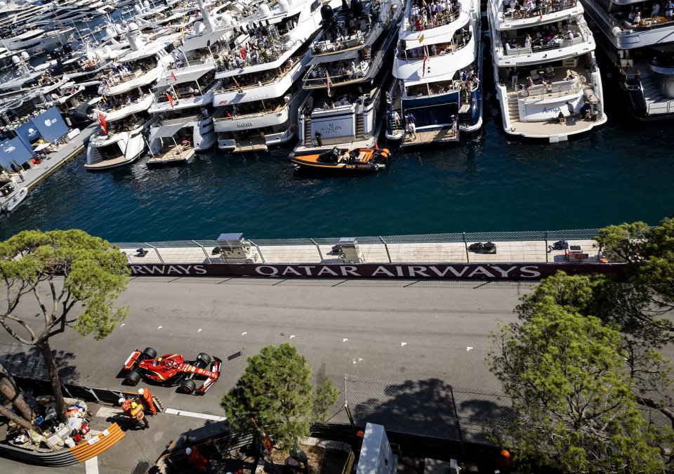 Charles Leclerc, pe circuit, în timpul desfășurării Marelui Premiu al Principatului Monaco