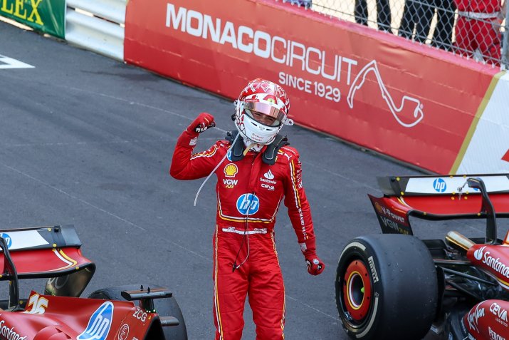 Charles Leclerc, bucurându-se la final de succesul obținut chiar acasă