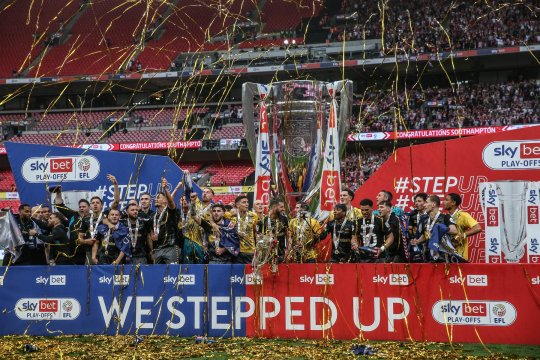 Southampton o bate pe Leeds și promovează în Premier League