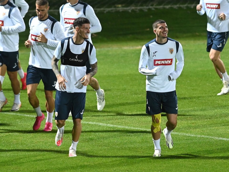 Dennis Man (stânga) și Valentin Mihăilă, jucătorii Parmei cu care au reușit promovarea în Serie A în acest sezon, convocați de Edi Iordănescu în lotul preliminar pentru EURO 2024