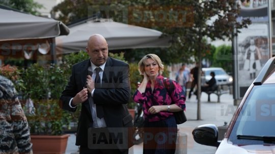 Cum arată Nicoleta, soția lui Iulian Filipescu. Imagine rară cu cei doi surprinsă în București | FOTO