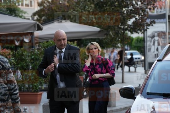 Cum arată Nicoleta, soția lui Iulian Filipescu. Imagine rară cu cei doi surprinsă în București | FOTO