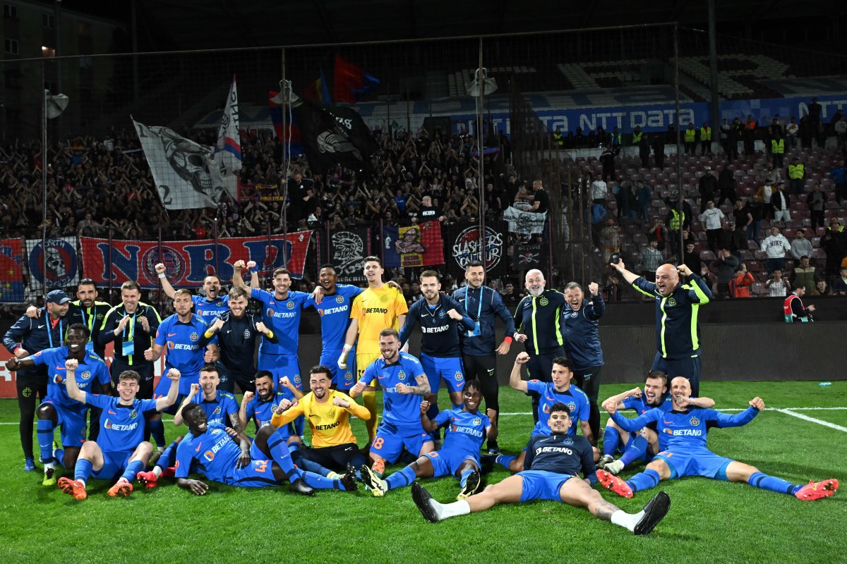 Jucătorii FCSB-ului, alături de fani