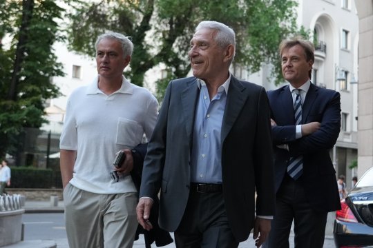 Ioan Becali nu a mai rezistat și a intrat în direct. Radu Naum nu a scăpat de furia impresarului: "Apare la televizor cu aceeași cămașă de 24 de ani"