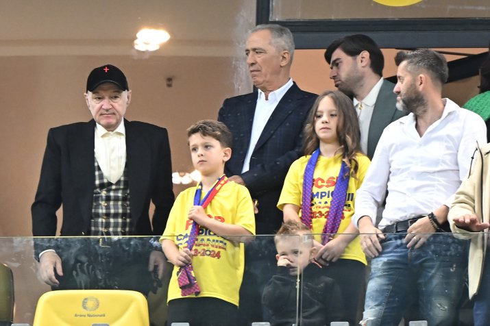 Gigi Becali a apărut pentru prima oară pe stadion după mai mulți ani, la meciul cu CFR Cluj, când roș-albaștrii au primit trofeul de campioană