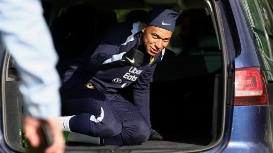 Mbappe, transportat în portbagajul unei mașini după ce n-a mai avut loc pe scaune. Imagini memorabile cu starul francez