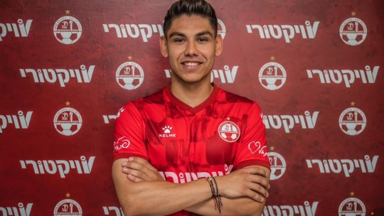 Internaționalul român a impresionat în ultimul sezon din Israel, însă vrea să plece din cauza războiului