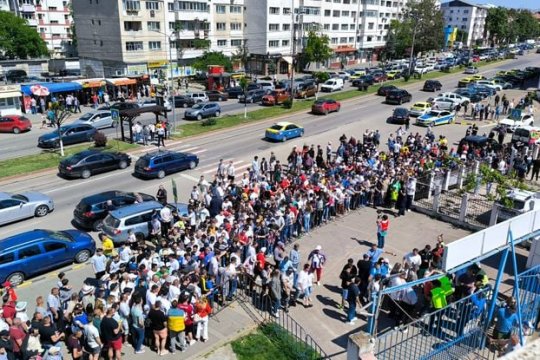Scene incredibile la meciul dintre Botoșani și Voluntari. Cum au fost ”salutați” jucătorii ilfoveni + Fanii au luat cu asalt porțile